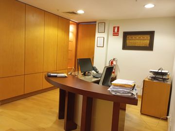 📢 ¡OFICINA EN VENTA EN CHACARILLA! 🏢✨