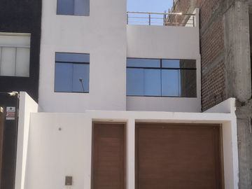 VENDO LINDA CASA EN ALTOS DEL VALLE MOCHE (ALORA)