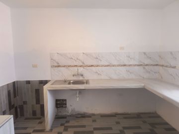 VENDO LINDA CASA EN ALTOS DEL VALLE MOCHE (ALORA)