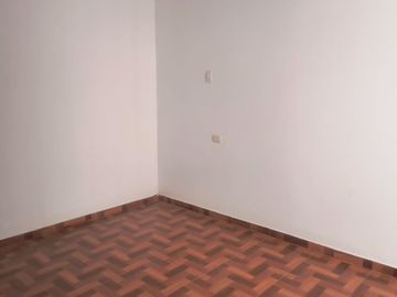 VENDO LINDA CASA EN ALTOS DEL VALLE MOCHE (ALORA)