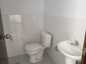VENDO LINDA CASA EN ALTOS DEL VALLE MOCHE (ALORA)