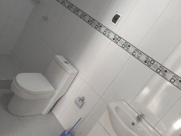 VENDO LINDA CASA EN ALTOS DEL VALLE MOCHE (ALORA)