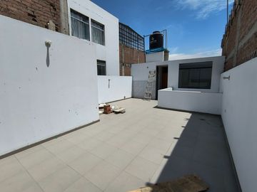 VENDO LINDA CASA EN ALTOS DEL VALLE MOCHE (ALORA)
