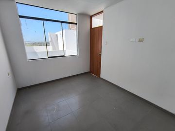VENDO LINDA CASA EN ALTOS DEL VALLE MOCHE (ALORA)