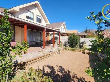 Acogedora Casa Alto El Manzano Til Til