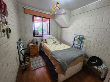 Espectacular Casa  en Alto el Manzano Til-Til.