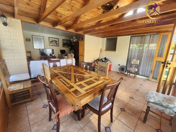 Hermosa  Casa con Local Comercial en Alto el Manzano Til-Til.