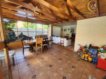 Hermosa  Casa con Local Comercial en Alto el Manzano Til-Til.