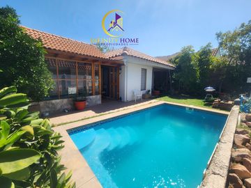 Hermosa  Casa con Local Comercial en Alto el Manzano Til-Til.