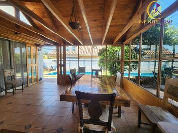 Hermosa  Casa con Local Comercial en Alto el Manzano Til-Til.