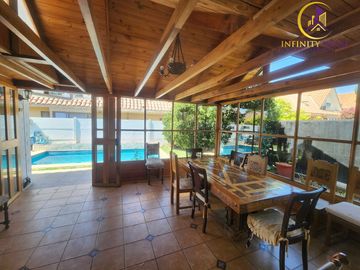 Hermosa  Casa con Local Comercial en Alto el Manzano Til-Til.