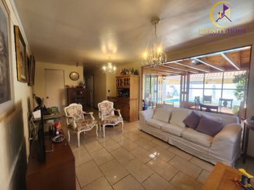 Hermosa  Casa con Local Comercial en Alto el Manzano Til-Til.