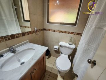 Hermosa  Casa con Local Comercial en Alto el Manzano Til-Til.