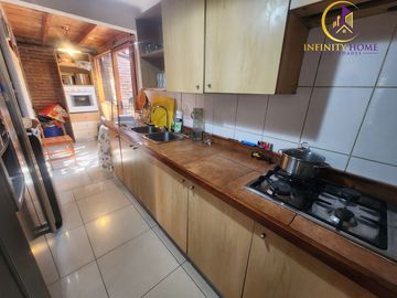 Hermosa  Casa con Local Comercial en Alto el Manzano Til-Til.