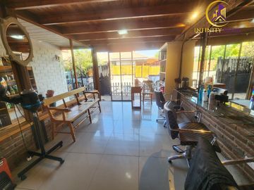 Hermosa  Casa con Local Comercial en Alto el Manzano Til-Til.