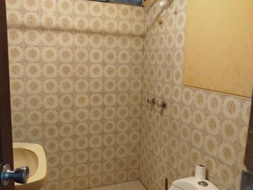 VENTA DE DEPARTAMENTO Y COCHERA EN ATE, SEGUNDO PISO