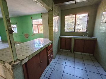 Casa en esquina ideal para desarrollar en Mezquitán, Guadalajara