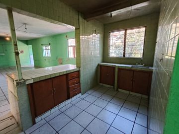 Casa en esquina ideal para desarrollar en Mezquitán, Guadalajara