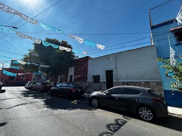 Casa en esquina ideal para desarrollar en Mezquitán, Guadalajara