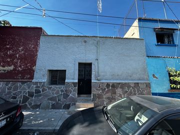 Casa en esquina ideal para desarrollar en Mezquitán, Guadalajara
