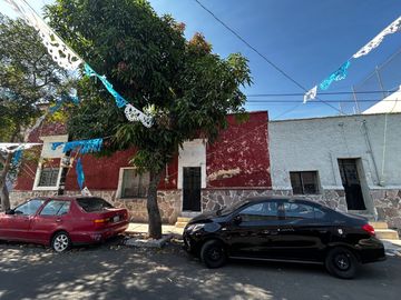 Casa en esquina ideal para desarrollar en Mezquitán, Guadalajara