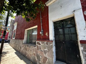 Casa en esquina ideal para desarrollar en Mezquitán, Guadalajara