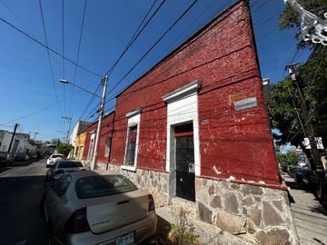 Casa en esquina ideal para desarrollar en Mezquitán, Guadalajara