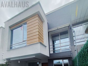 CASA AMOBLADA EN VENTA, AVENIDA EL RETORNO, IBARRA.