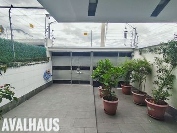 CASA AMOBLADA EN VENTA, AVENIDA EL RETORNO, IBARRA.