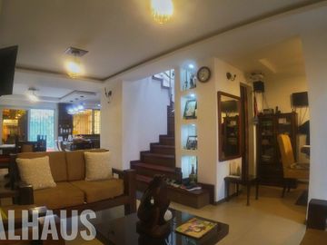 CASA AMOBLADA EN VENTA, AVENIDA EL RETORNO, IBARRA.