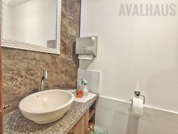 CASA AMOBLADA EN VENTA, AVENIDA EL RETORNO, IBARRA.