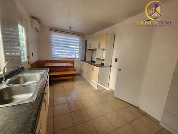 Hermosa Casa con Piscina en Alto el Manzano Til-Til.