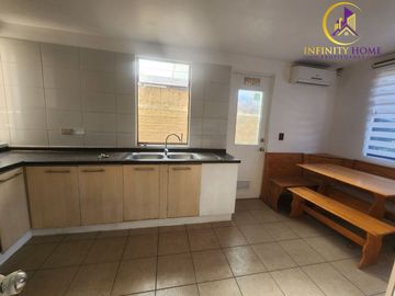 Hermosa Casa con Piscina en Alto el Manzano Til-Til.