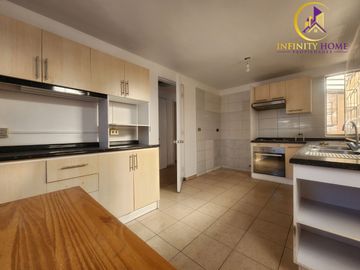 Hermosa Casa con Piscina en Alto el Manzano Til-Til.