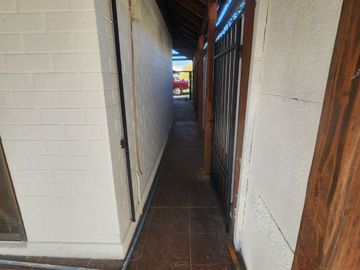 Hermosa Casa con Piscina en Alto el Manzano Til-Til.