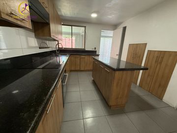 Amplia y Hermosa Casa con Piscina Alto el Manzano Til-Til.