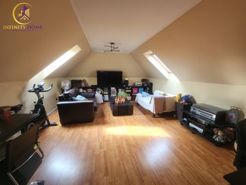 Gran Casa Modelo Gala con Piscina Alto el Manzano Til-Til.