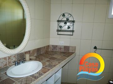 Casa de Lujo Frente al Mar de Venta en Playas Villamil, ía a Data Posorja
