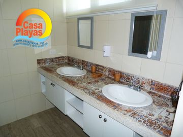 Casa de Lujo Frente al Mar de Venta en Playas Villamil, ía a Data Posorja