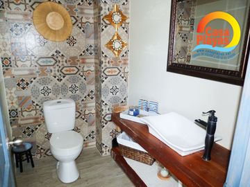Casa de Lujo Frente al Mar de Venta en Playas Villamil, ía a Data Posorja