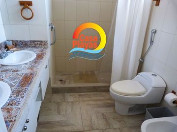 Casa de Lujo Frente al Mar de Venta en Playas Villamil, ía a Data Posorja