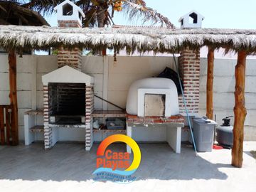 Casa de Lujo Frente al Mar de Venta en Playas Villamil, ía a Data Posorja