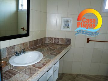 Casa de Lujo Frente al Mar de Venta en Playas Villamil, ía a Data Posorja