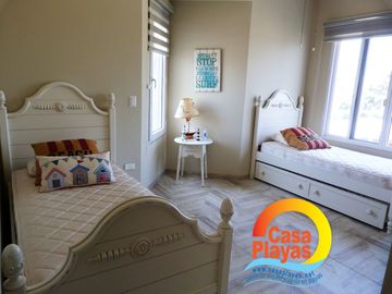 Casa de Lujo Frente al Mar de Venta en Playas Villamil, ía a Data Posorja