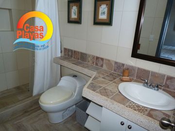 Casa de Lujo Frente al Mar de Venta en Playas Villamil, ía a Data Posorja