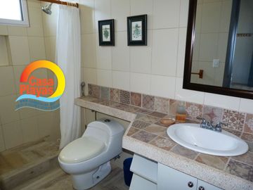 Casa de Lujo Frente al Mar de Venta en Playas Villamil, ía a Data Posorja