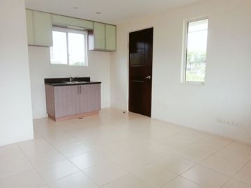 4 Bedrooms House for Sale in West Wing Residences near SLEX Eton Exit in Santa Rosa, Laguna