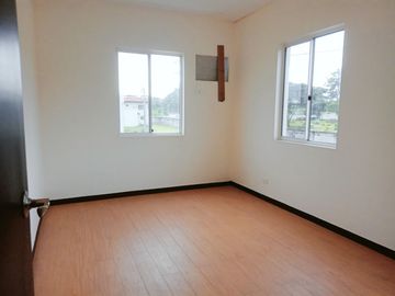 4 Bedrooms House for Sale in West Wing Residences near SLEX Eton Exit in Santa Rosa, Laguna