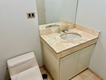 Venta linda casa en condominio Los Granados. Surco. Cerca a universidad de Lima