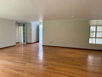 Venta linda casa en condominio Los Granados. Surco. Cerca a universidad de Lima